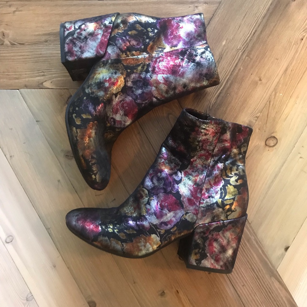 Kenneth Cole Floral Booties